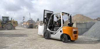 Погрузочную технику для склада купить недорого? Это возможно...