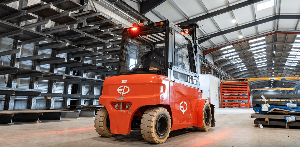 Світові виробники навантажувачів: які бренди формують ринок складської техніки