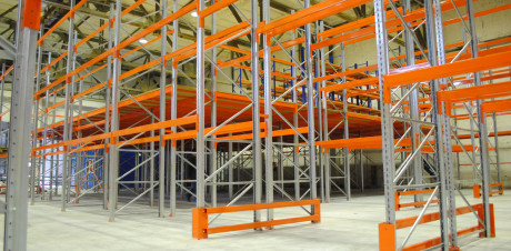 Зачем нужна защита стеллажей?