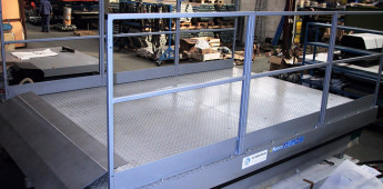 Підйомний стіл з дахом: економимо площа ділянки