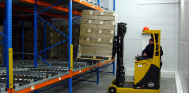 Підбір типу стелажів під SKU і оборот: коли палетні не підходять