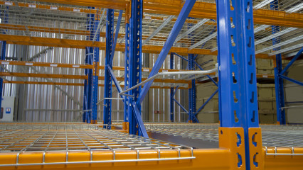 Нестандартные паллетно-полочные стеллажи
                          в интернет-магазине
                      