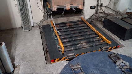 Ножичні підйомні столи у виробничій лінії
                          в інтернет-магазині
                      