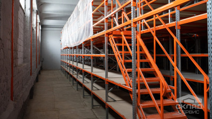 Классический мезонин + сетчатое ограждение = эффективное управление внутренней складской логистикой
                          заказать
                      