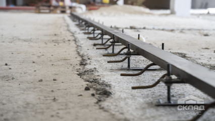 Система мобільних стеллажів: особливості та переваги
                          в інтернет-магазині
                      