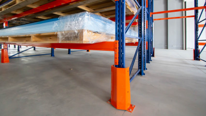 Хранение тяжелогруженных паллет нестандартного размера
                          фото
                      