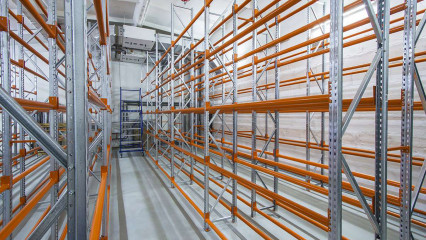 Стеллажи для шин - соблюдаем нормы хранения автопокрышек
                          в интернет-магазине
                      