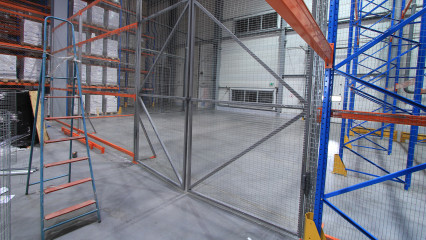 Сітчасті огорожі – відмінний спосіб розмежувати складські площі фото №5 Сітчасті огорожі – відмінний спосіб розмежувати складські площі
                          в інтернет-магазині