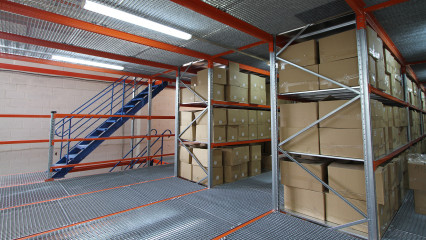 +1 показовий проект: встановлено 3-х поверхові стелажі (мезонін)
                          в Україні
                      