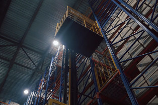 Монтаж гідравлічного підйомника для архівного приміщення