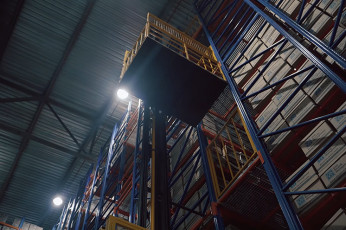 Монтаж гідравлічного підйомника для архівного приміщення