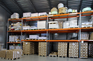 Стелажі під замовлення: навіть невеликий склад може бути ефективним