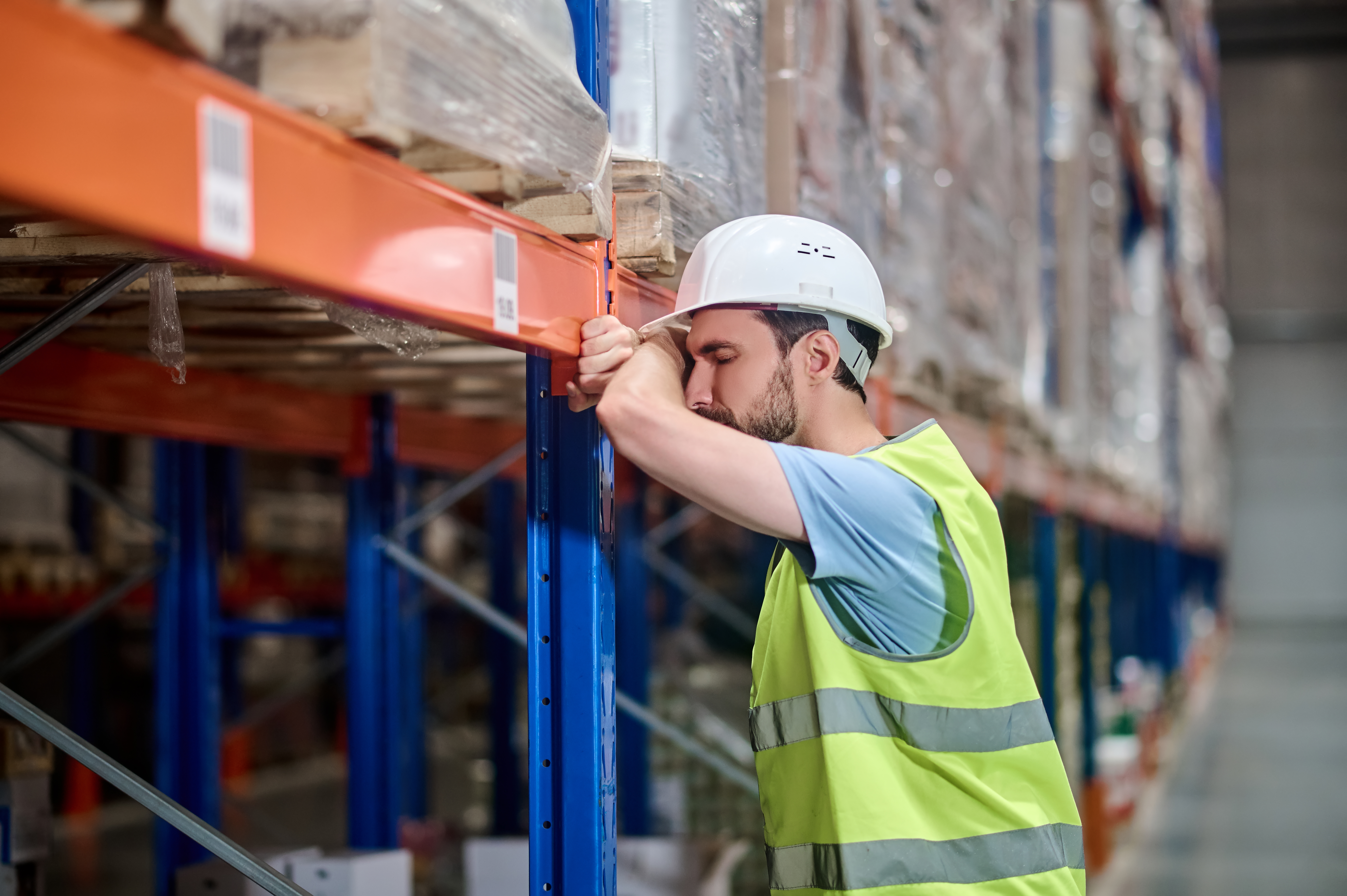 man-overalls-resting-leaning-against-warehouse-rack.jpg (10.68 MB)