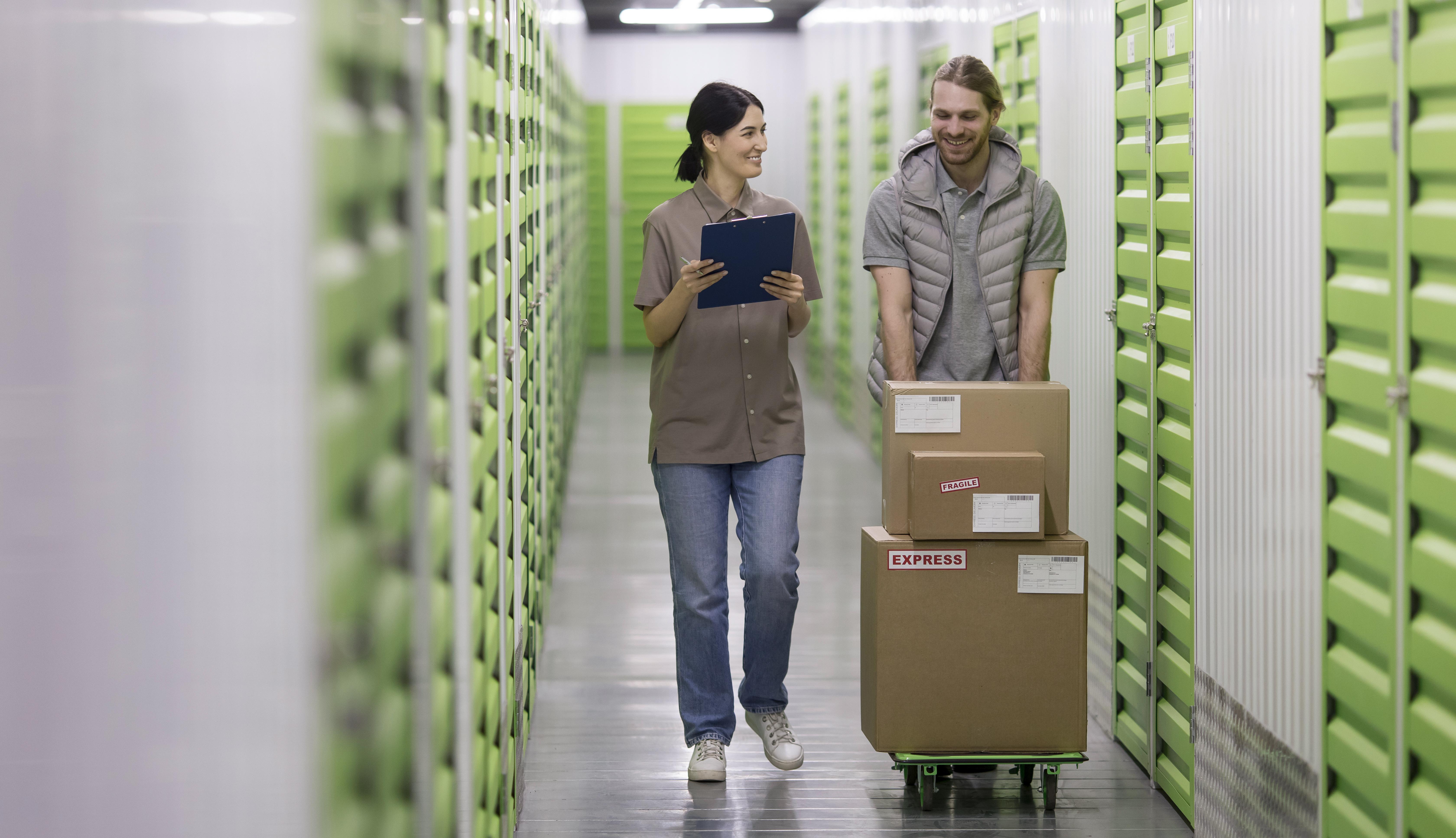 people-logistic-center-full-shot.jpg (2.29 MB)